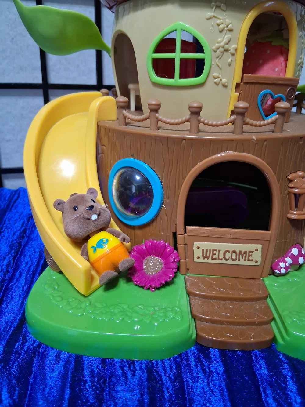 Treehouse cute playset